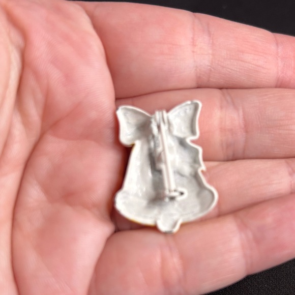 JONETTE JEWELRY VTG Cute Painted Christmas Bell Brooch. - Picture 2 of 5